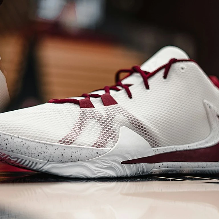 Tout savoir sur les sneakers en cuir pour homme