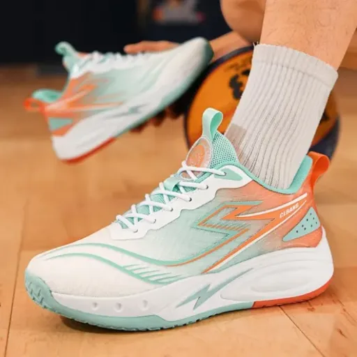Test Chaussures de Basket-Ball Solastride White Orange : des baskets pas chères qui font (globalement) le job
